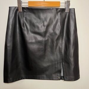 ZARA Black Faux Leather Mini Skirt w/ Side Slit – Size M